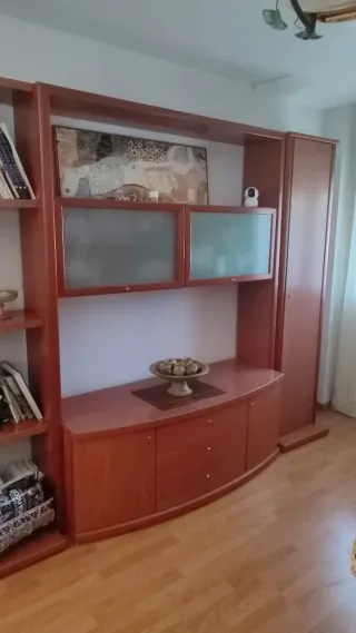 Mueble modular salón madera grande con vitrina