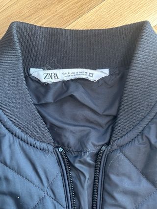Abrigo acolchado y ligero negro Zara