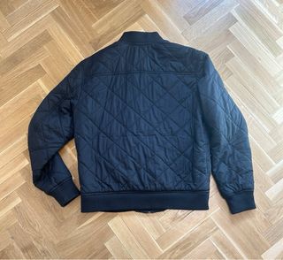 Abrigo acolchado y ligero negro Zara