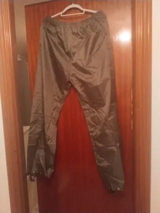 Conjunto impermeable hombre