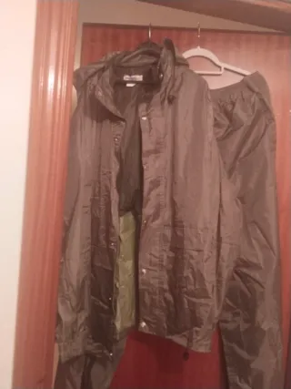 Conjunto impermeable hombre