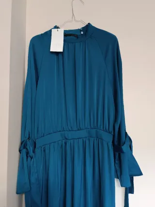 Vestido midi Zara satinado lazos