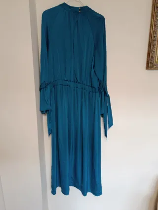 Vestido midi Zara satinado lazos