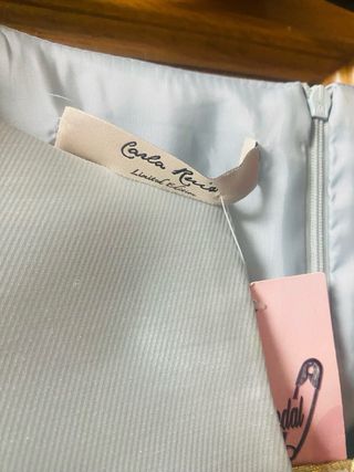 Vestido de fiesta azul y dorado Carla Ruiz