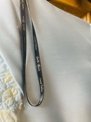 Vestido de fiesta azul y dorado Carla Ruiz