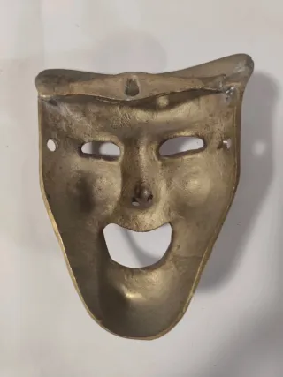 Máscara de bronce