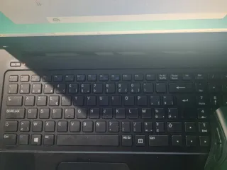 Vendo Ordenador Portatil Medion Acaya color negro