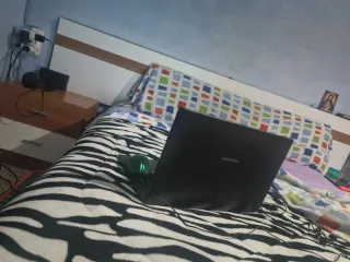 Vendo Ordenador Portatil Medion Acaya color negro