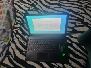 Vendo Ordenador Portatil Medion Acaya color negro