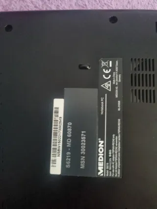 Vendo Ordenador Portatil Medion Acaya color negro