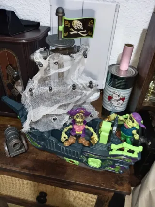 Barco Pirata Zombies con Figuras
