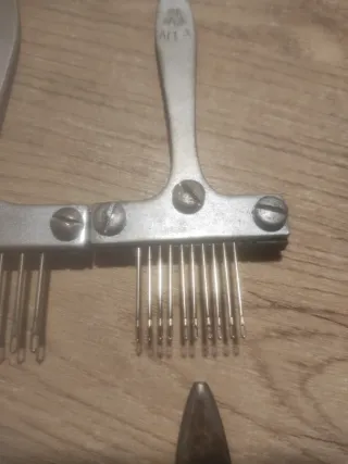 Peine de tejer metálico antiguo
