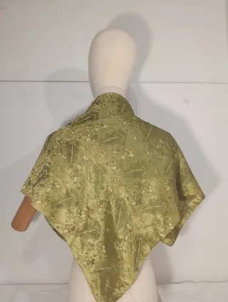 PEQUEÑO PAÑUELO DE SEDA O SIMILAR INDUMENTARIA