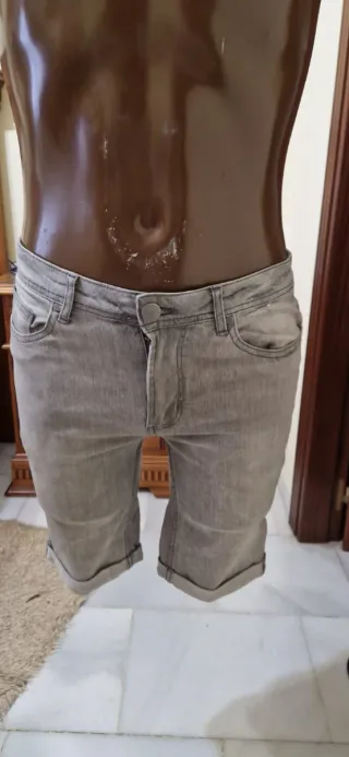 Pantalón corto gris