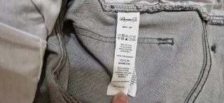 Pantalón corto gris