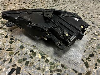 Faro Dcho Audi A3 8V