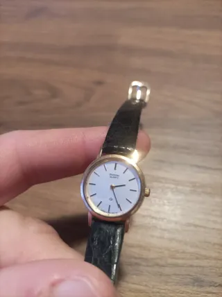 Reloj Ricoh Quartz Dorado