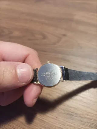 Reloj Ricoh Quartz Dorado