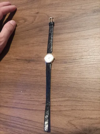 Reloj Ricoh Quartz Dorado