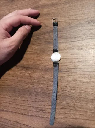 Reloj Ricoh Quartz Dorado