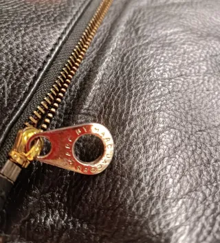 Pochette in pelle Marc Jacobs nera e oro