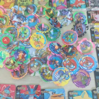 Colección de cartas y juguetes Pokémon