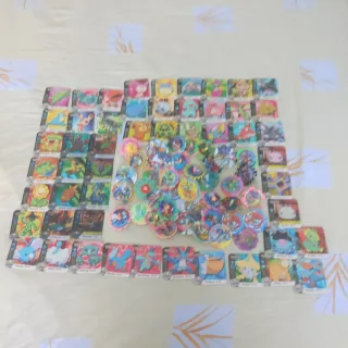 Colección de cartas y juguetes Pokémon