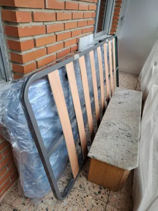 Somier  y colchón.