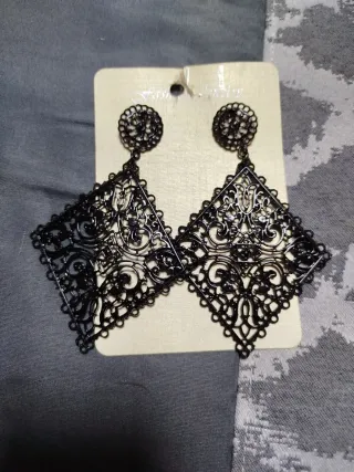 Pendientes largos negros filigrana