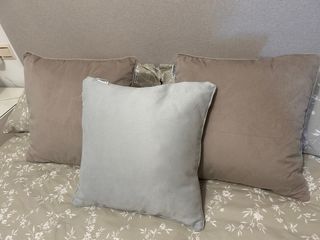 3 Cojines 40x40 cm (2 beige, 1 gris)