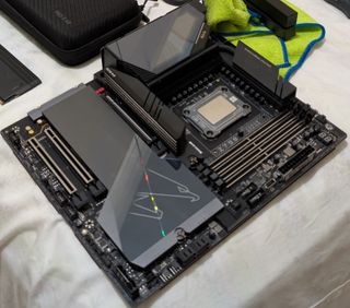 Placa Base Gigabyte Aorus Z790 Master X + CPU Inte