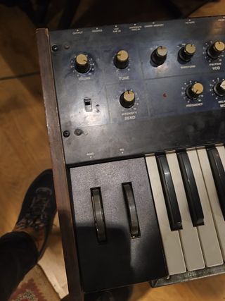 Sintetizador Korg Polysix con MIDI