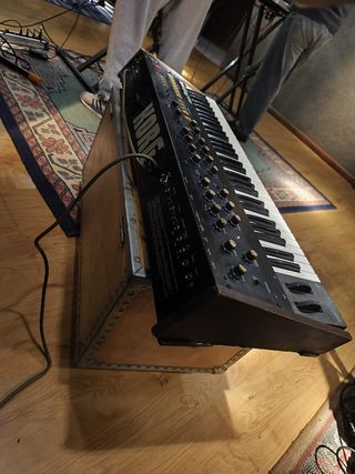 Sintetizador Korg Polysix con MIDI