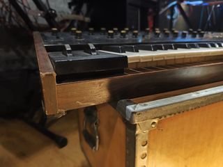 Sintetizador Korg Polysix con MIDI