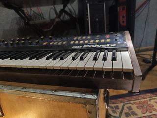 Sintetizador Korg Polysix con MIDI