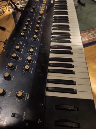 Sintetizador Korg Polysix con MIDI