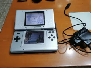 Nintendo DS fat Gris + Cargador con juegos
