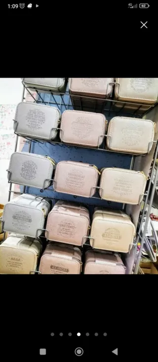 Joyeritos y bolsos de viaje con frases