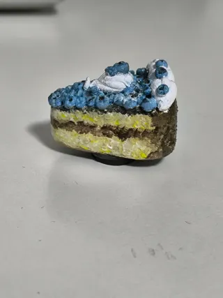 Imán con forma de tarta de arandanos