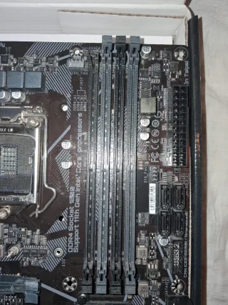 Gigabyte B560M DS3H V2 Placa Base