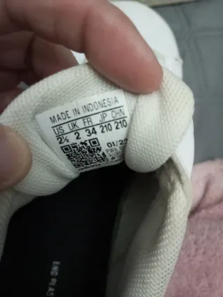 Tenis Adidas Blancos y Negros talla 34