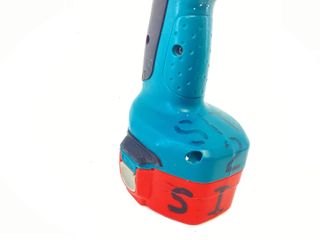 taladro a bateria makita 6281d