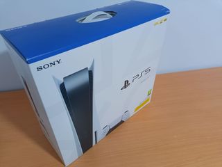 PS5 Pack Completo + mando regalo + 2 juegos