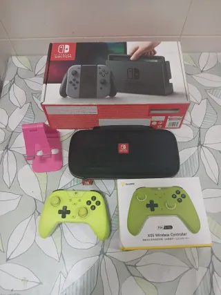 Nintendo Switch con caja y accesorios