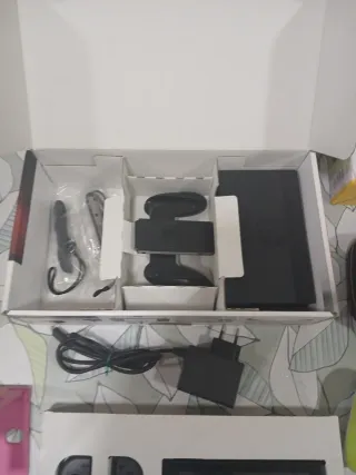 Nintendo Switch con caja y accesorios