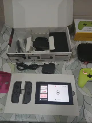 Nintendo Switch con caja y accesorios