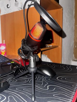 Micrófono RGB Gaming 3.5/USB + Trípode