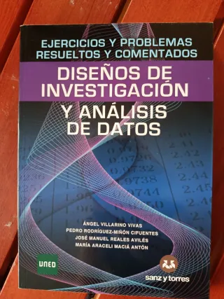 Libros de Primero y de Segundo de psicología UNED