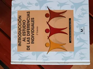 Libros de Primero y de Segundo de psicología UNED