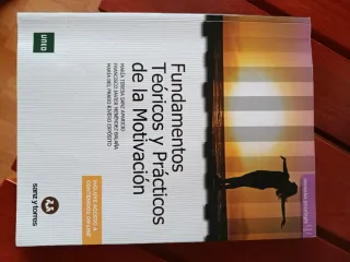 Libros de Primero y de Segundo de psicología UNED